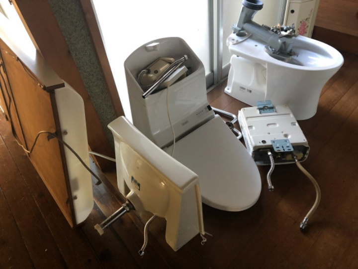 トイレ交換の様子