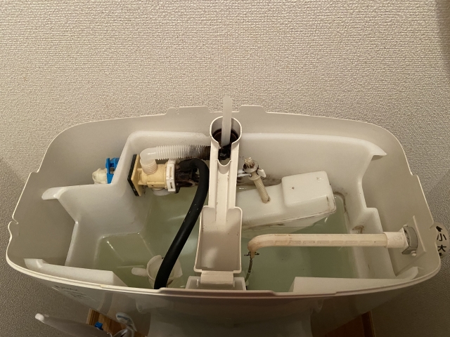 トイレのタンク内の部品