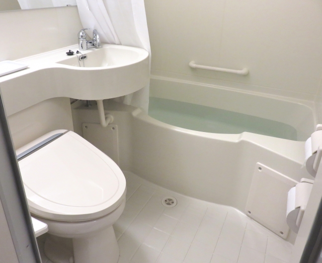 3点式ユニットバス：浴槽、洗面、トイレが一体となったタイプ