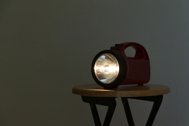 タンクレストイレは電気でバルブを制御しているため、停電時には通常の操作では水を流せないことがあります