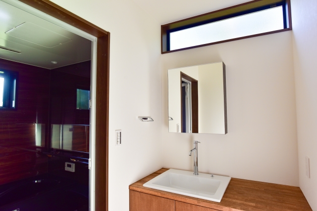 洗面所に窓を設置する際の注意点