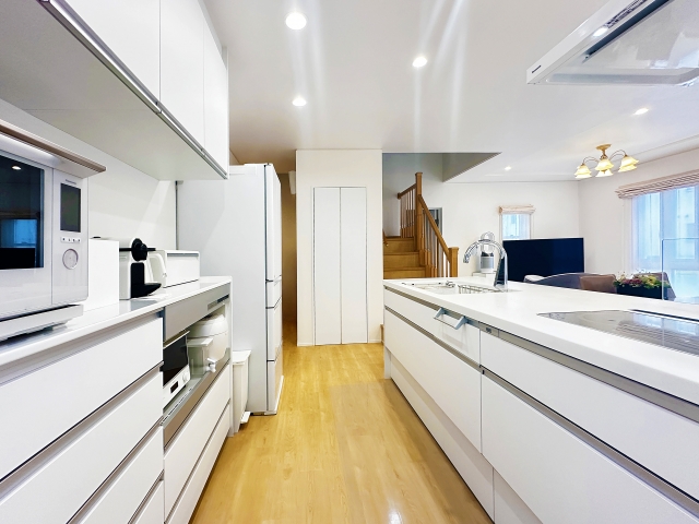 キッチン全体での高さを見るのもおすすめです