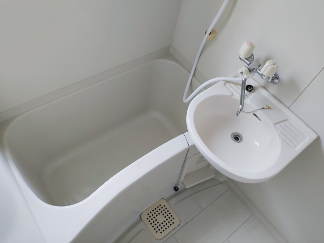 2点ユニットバスは浴槽と洗面台が一体になったタイプです