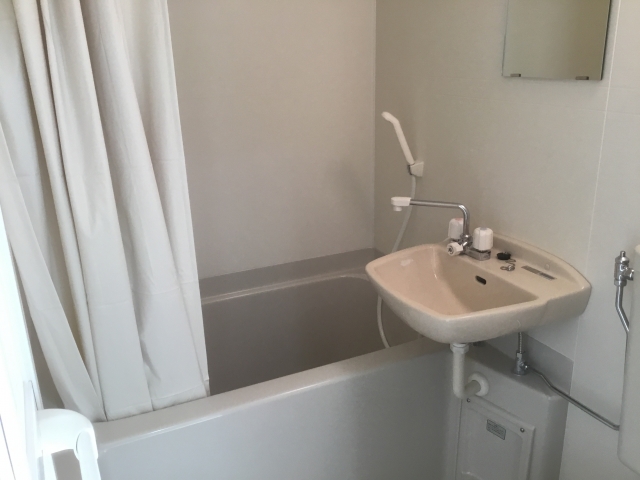 そもそもユニットバスは設計の自由度が低く、後付け改修が難しい