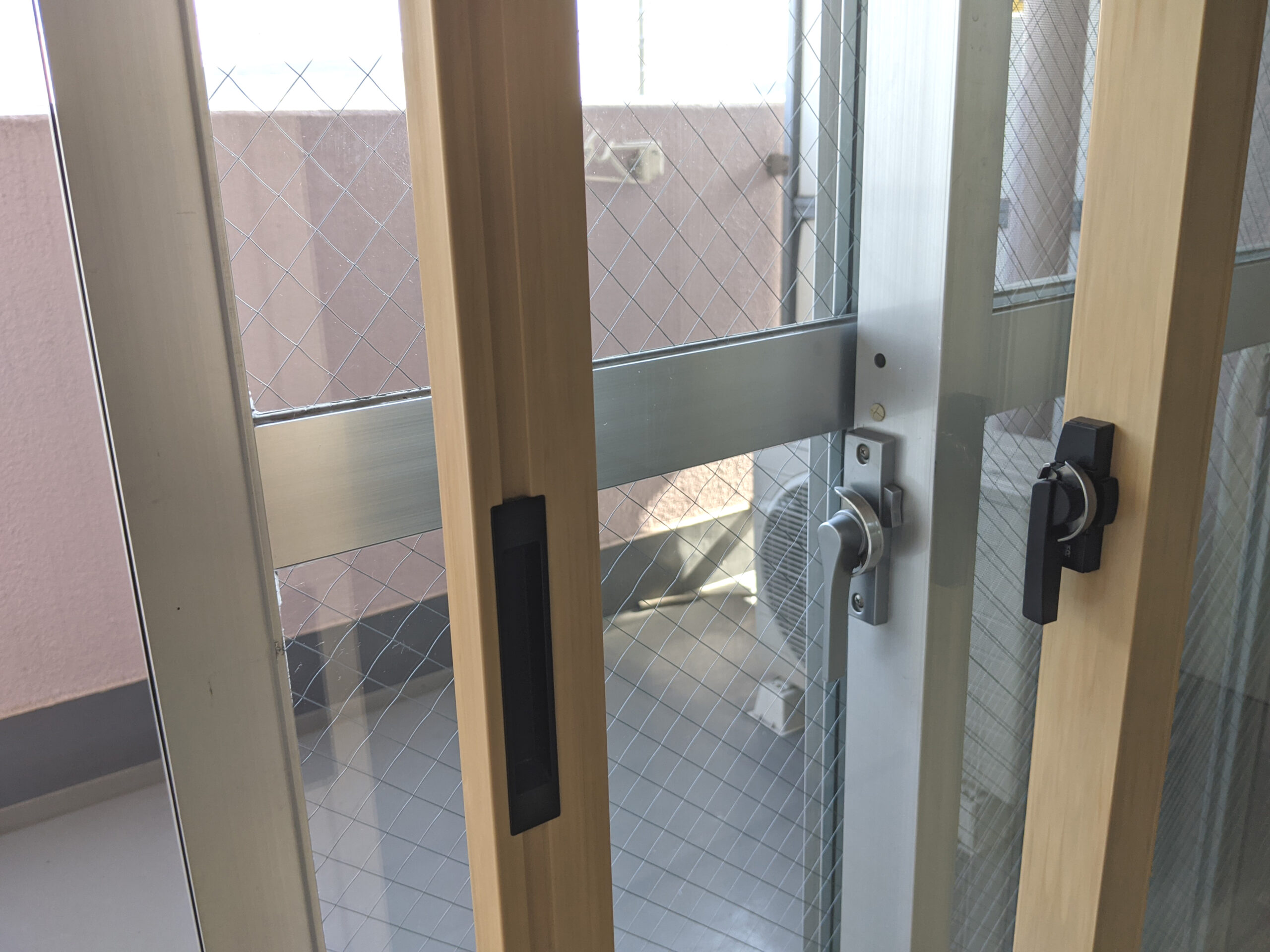 窓の断熱工事の様子