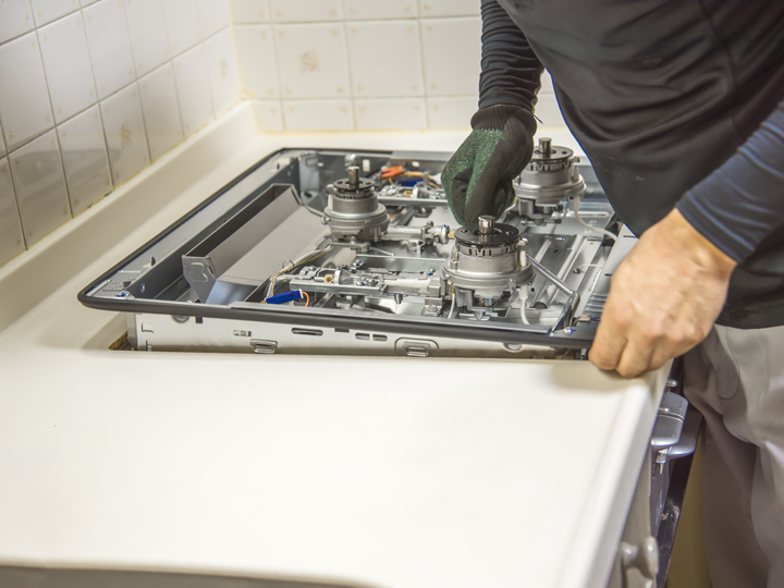 コンロの交換工事の様子