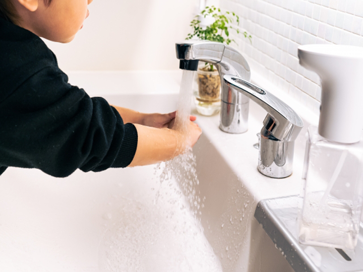 子どもの手洗いの様子