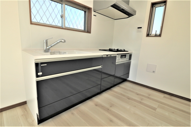 I型の壁付けキッチン