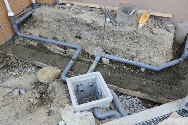 排水桝は建物から流れ出た排水が集まる屋外の設備で、地面に埋め込まれています