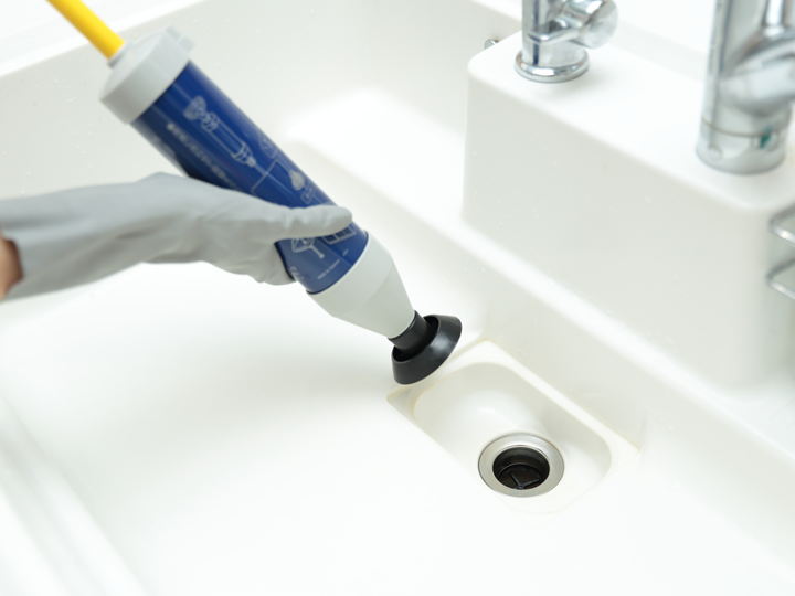 ラバーカップは、洗面所のつまりにも使える便利な道具です