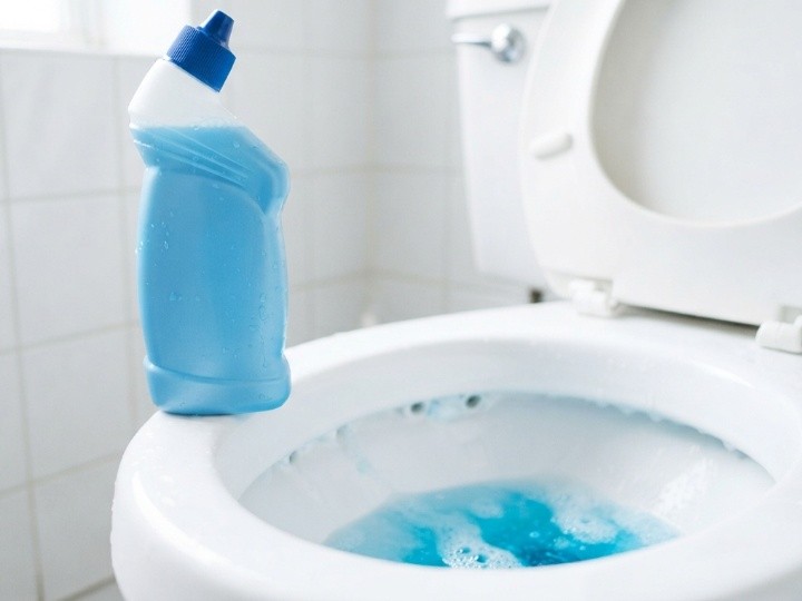 尿石と水アカに効く洗剤を使用する